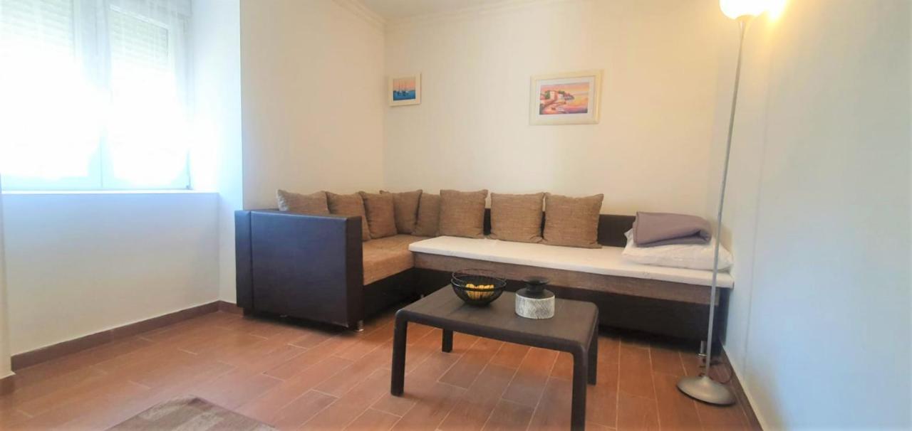 Apartment Fain - Private Parking Zadar Bagian luar foto